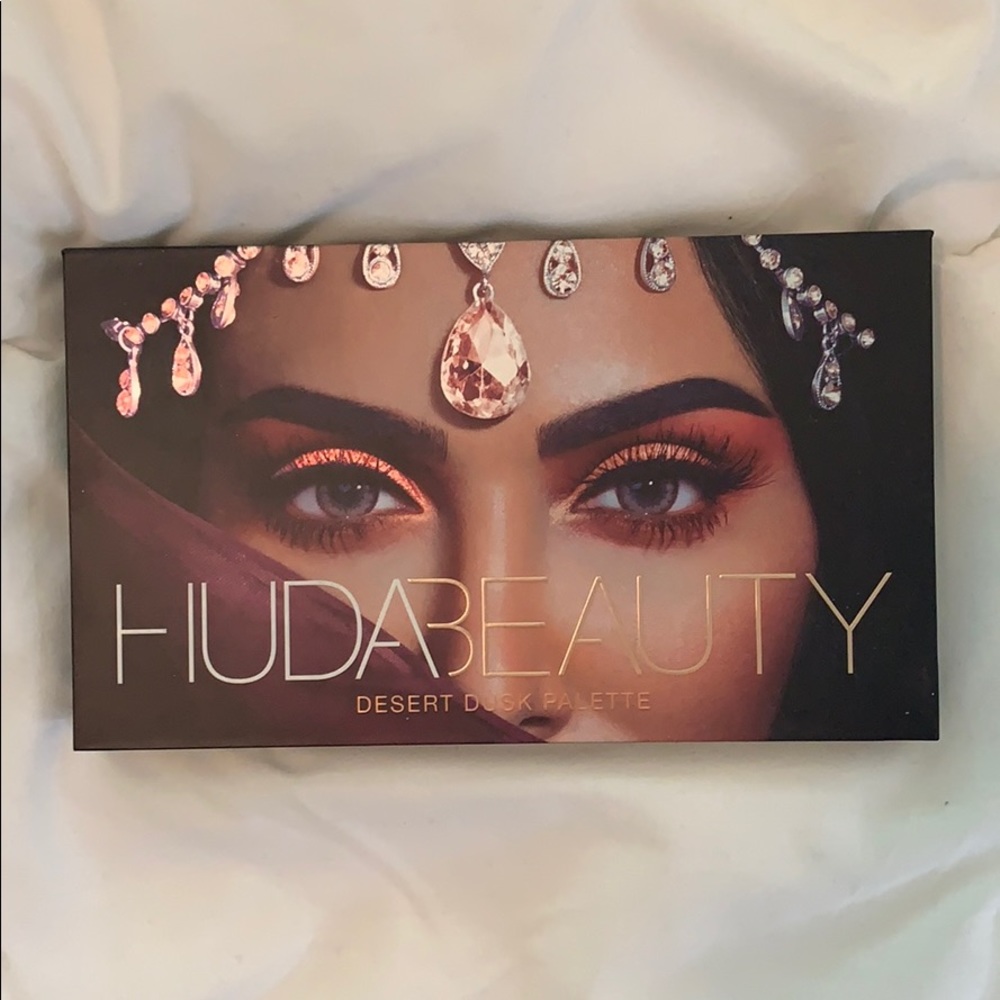 HUDA BEAUTY DESERT DUSK PALETTE